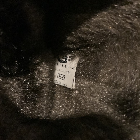 Uggs classic tall brown boot - Picture 9 of 9